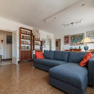  Appartamento Roomy And Bright With Terrace